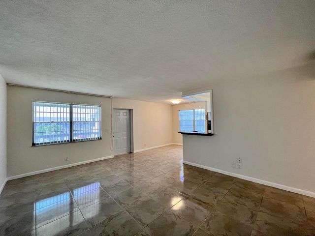 136 Somerset G, West Palm Beach, FL 33417