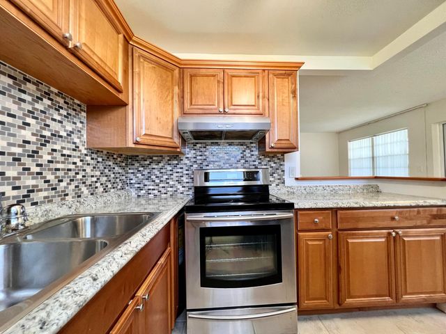 136 Somerset G, West Palm Beach, FL 33417