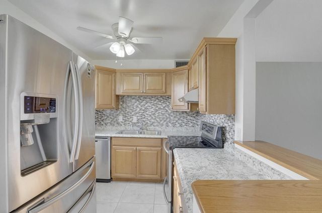 136 Somerset G, West Palm Beach, FL 33417