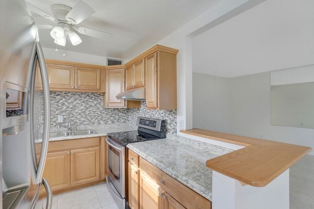 136 Somerset G, West Palm Beach, FL 33417