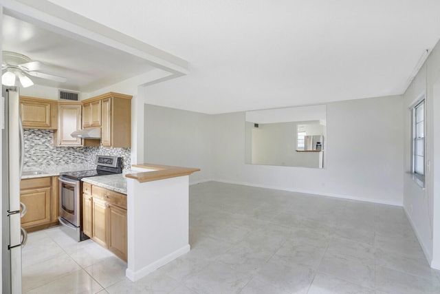 136 Somerset G, West Palm Beach, FL 33417