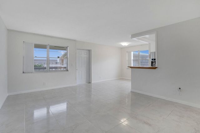 136 Somerset G, West Palm Beach, FL 33417