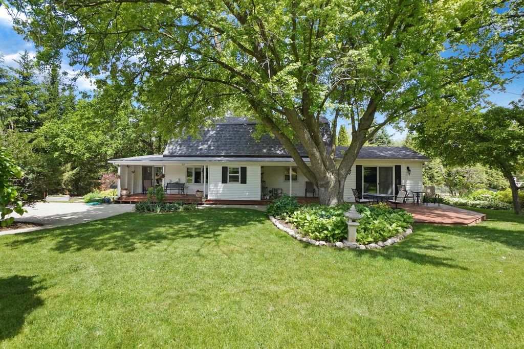 555 State Highway 33, West Bend, WI 53095