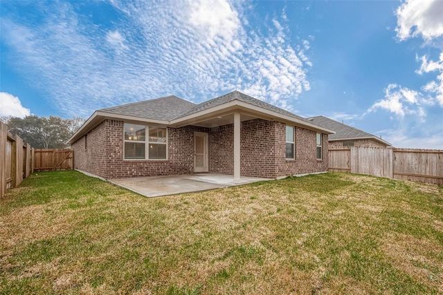 29 Greenbriar Loop, Angleton, TX 77515
