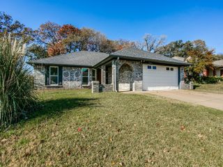 2411 Bayberry Lane, Euless, TX 76039