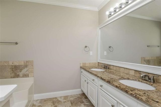 5382 Valley Forest Way, Flowery Branch, GA 30542