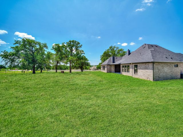1000 henry way Road, Springtown, TX 76082