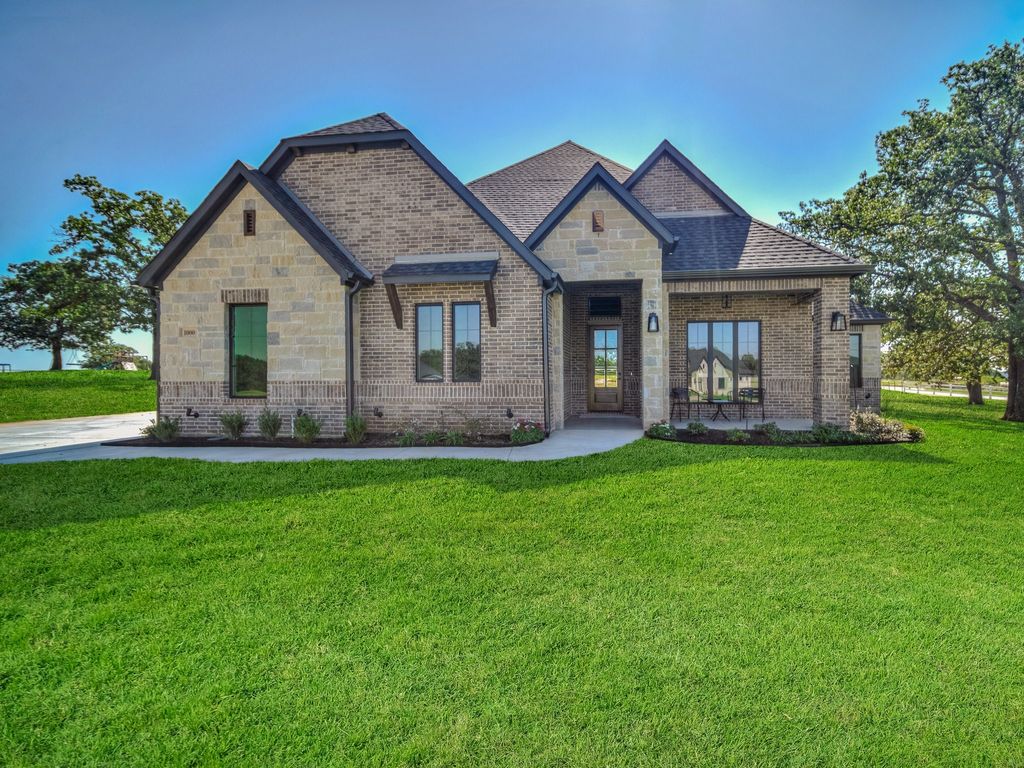 1000 henry way Road, Springtown, TX 76082
