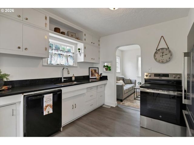 3419 ARBON St Ne, Salem, OR 97301