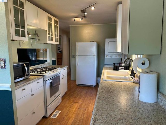 1150 W Winton Ave, Hayward, CA 94545