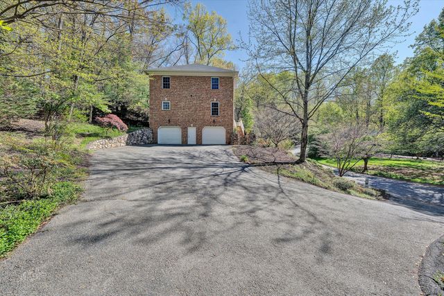 3404 Woodland Hills LN, Roanoke, VA 24014