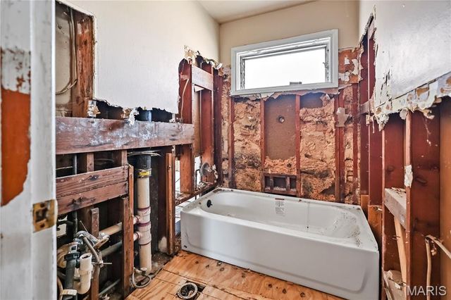 10605 Dunkeld Circle, St Louis, MO 63137