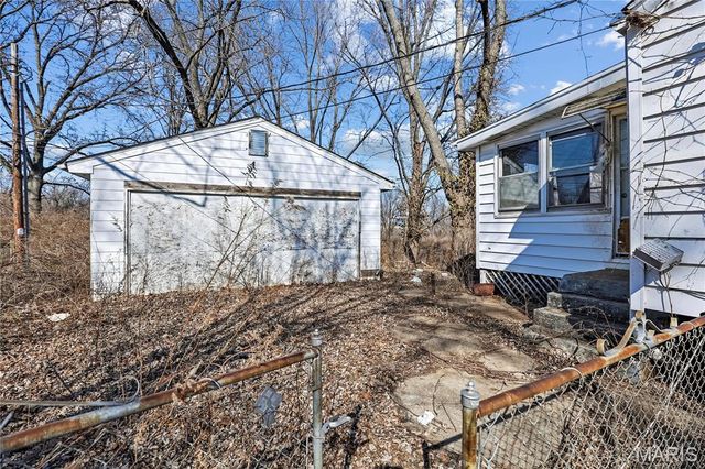 10605 Dunkeld Circle, St Louis, MO 63137