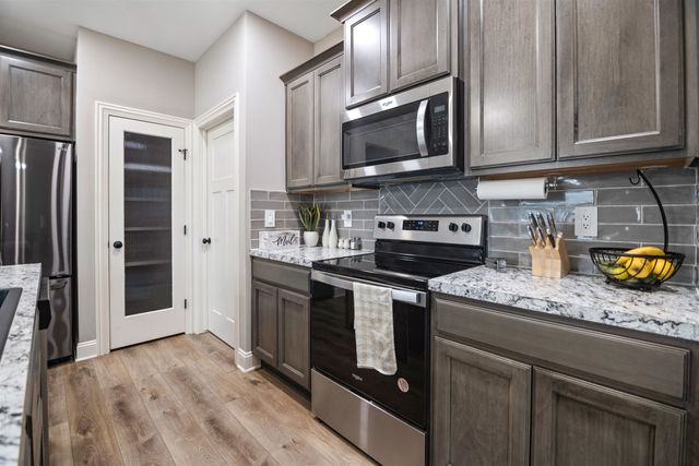 1842 S Bedford St, Wichita, KS 67207