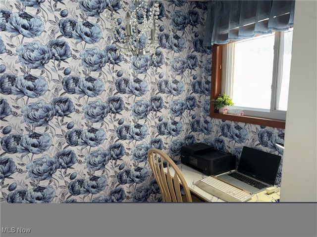 929 May Road, East Liverpool, OH 43920