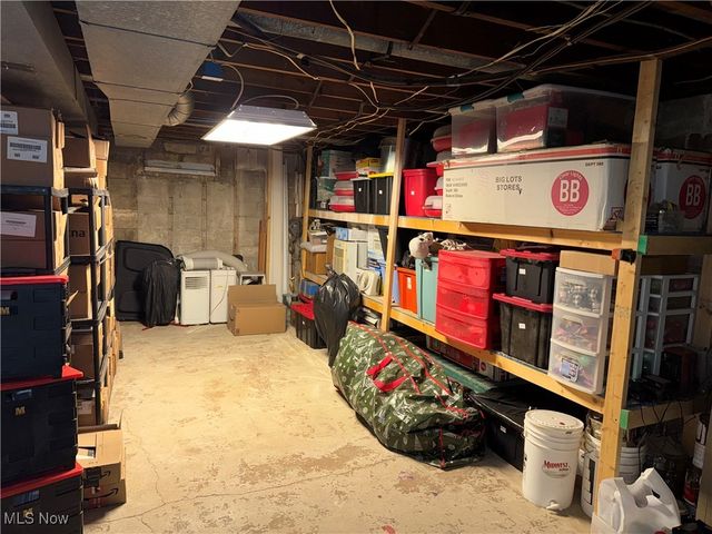 929 May Road, East Liverpool, OH 43920