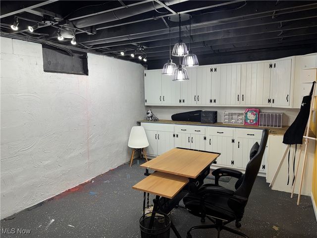 929 May Road, East Liverpool, OH 43920