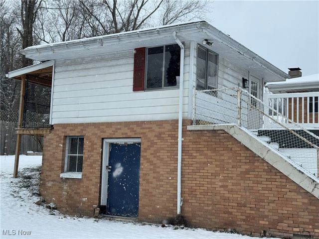 929 May Road, East Liverpool, OH 43920