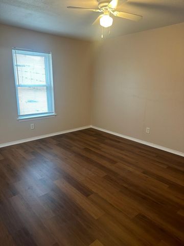 2017 Oakwood Court, Arlington, TX 76012
