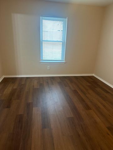 2017 Oakwood Court, Arlington, TX 76012