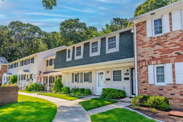654 Village Drive 654, Hauppauge, NY 11788