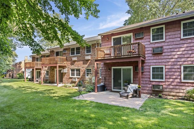 654 Village Drive 654, Hauppauge, NY 11788