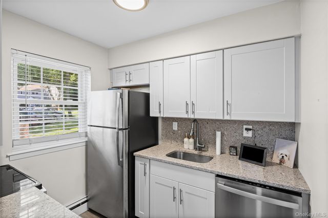 654 Village Drive 654, Hauppauge, NY 11788