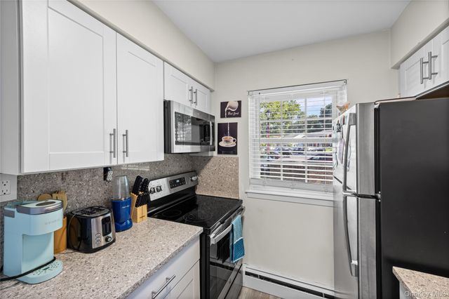 654 Village Drive 654, Hauppauge, NY 11788