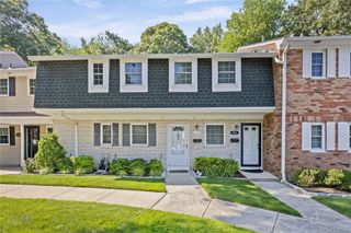 654 Village Drive 654, Hauppauge, NY 11788
