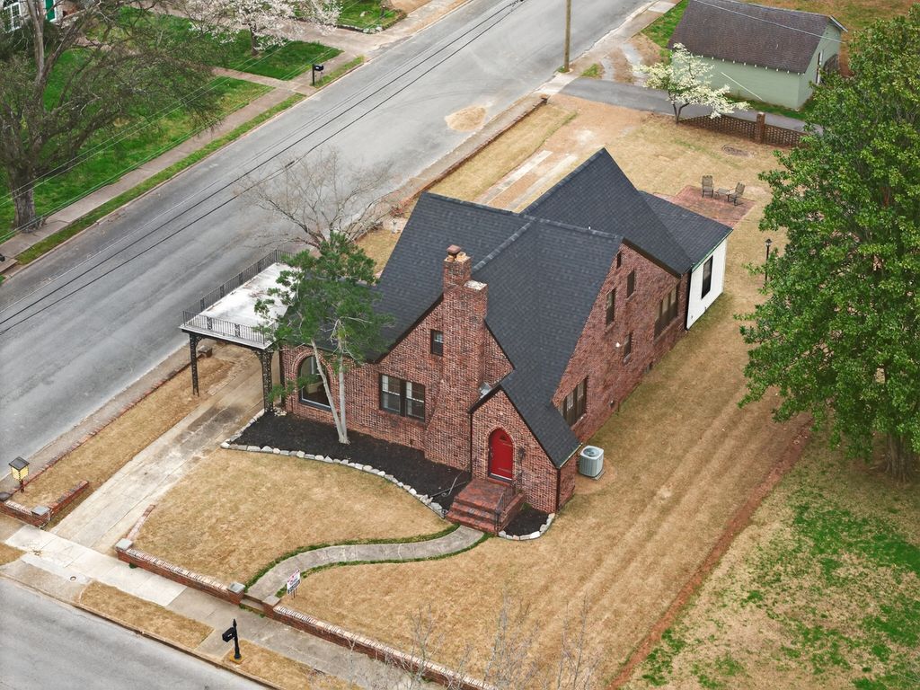 411 2nd Ave, Fayetteville, TN 37334