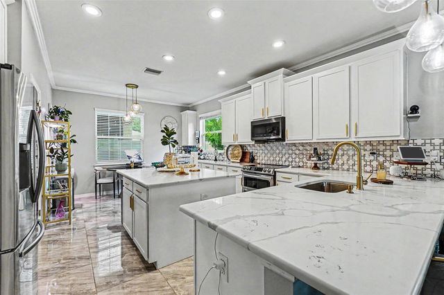 10511 AVIAN FORREST DR, Riverview, FL 33578