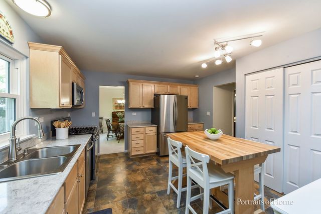 2206 Gleneagles Drive, Naperville, IL 60565