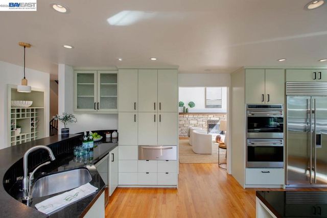 6540 Saroni Dr, Oakland, CA 94611