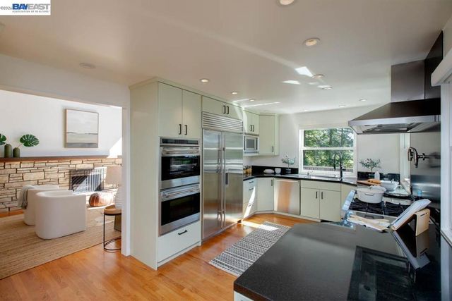 6540 Saroni Dr, Oakland, CA 94611