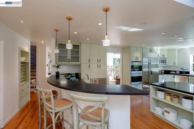 6540 Saroni Dr, Oakland, CA 94611