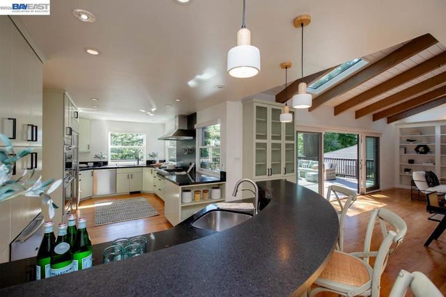 6540 Saroni Dr, Oakland, CA 94611