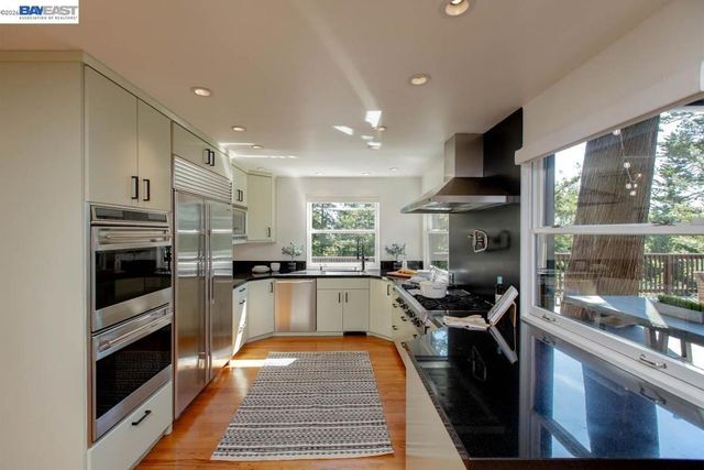 6540 Saroni Dr, Oakland, CA 94611