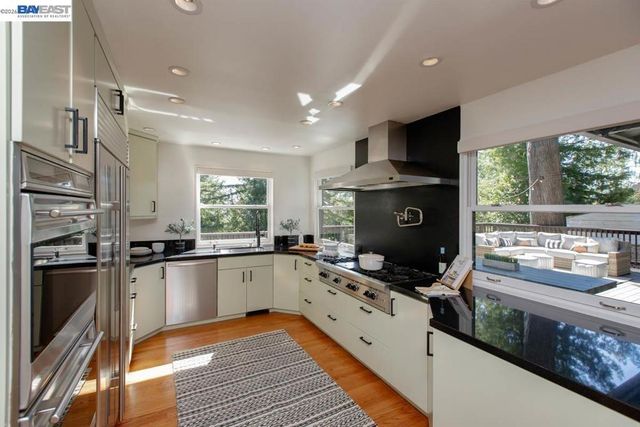 6540 Saroni Dr, Oakland, CA 94611