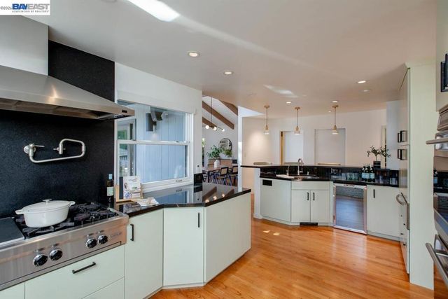 6540 Saroni Dr, Oakland, CA 94611