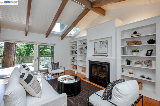 6540 Saroni Dr, Oakland, CA 94611