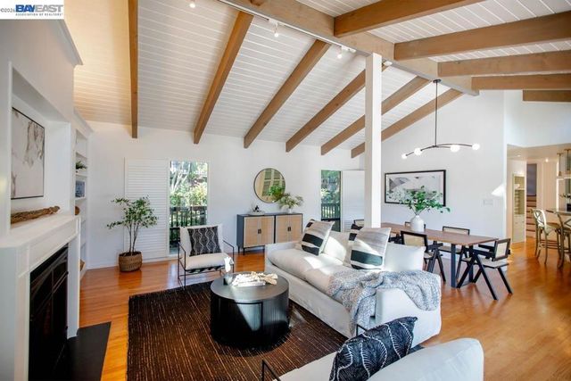 6540 Saroni Dr, Oakland, CA 94611