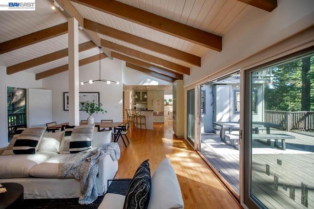 6540 Saroni Dr, Oakland, CA 94611