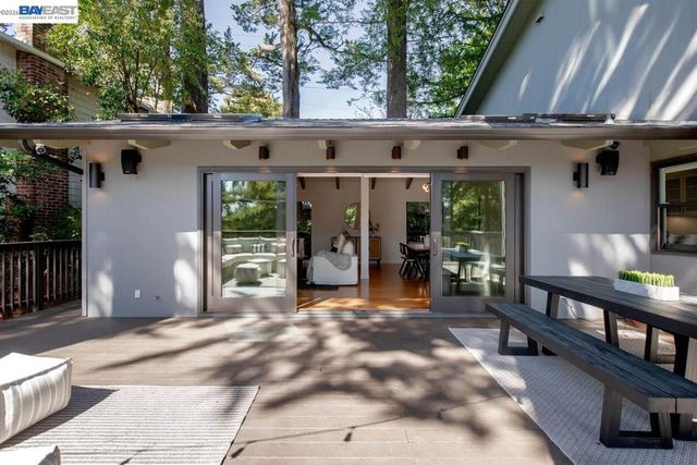 6540 Saroni Dr, Oakland, CA 94611