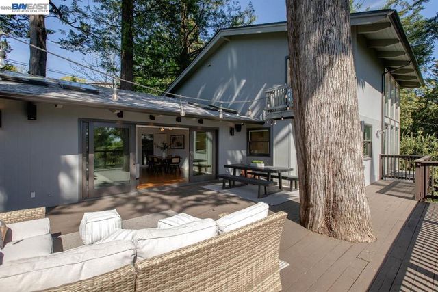 6540 Saroni Dr, Oakland, CA 94611