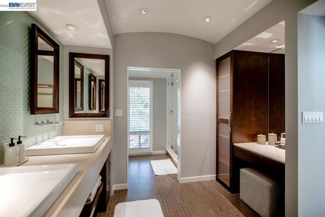 6540 Saroni Dr, Oakland, CA 94611