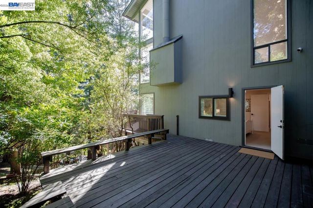 6540 Saroni Dr, Oakland, CA 94611