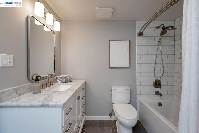 6540 Saroni Dr, Oakland, CA 94611