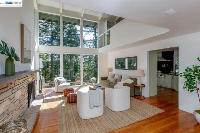 6540 Saroni Dr, Oakland, CA 94611