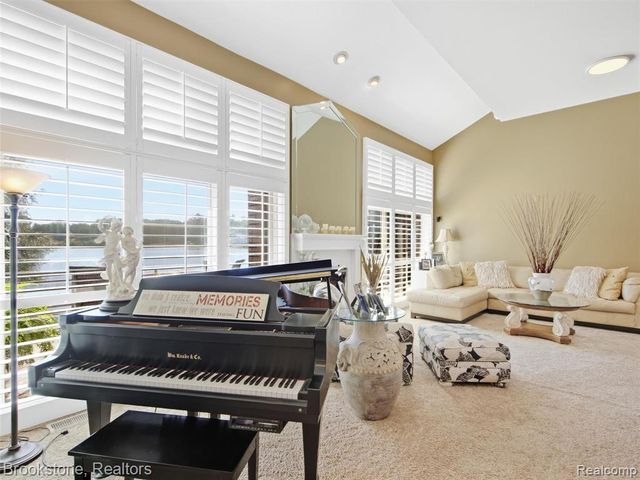 2613 Cove Bay Drive, Waterford, MI 48329