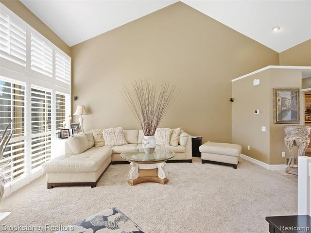 2613 Cove Bay Drive, Waterford, MI 48329